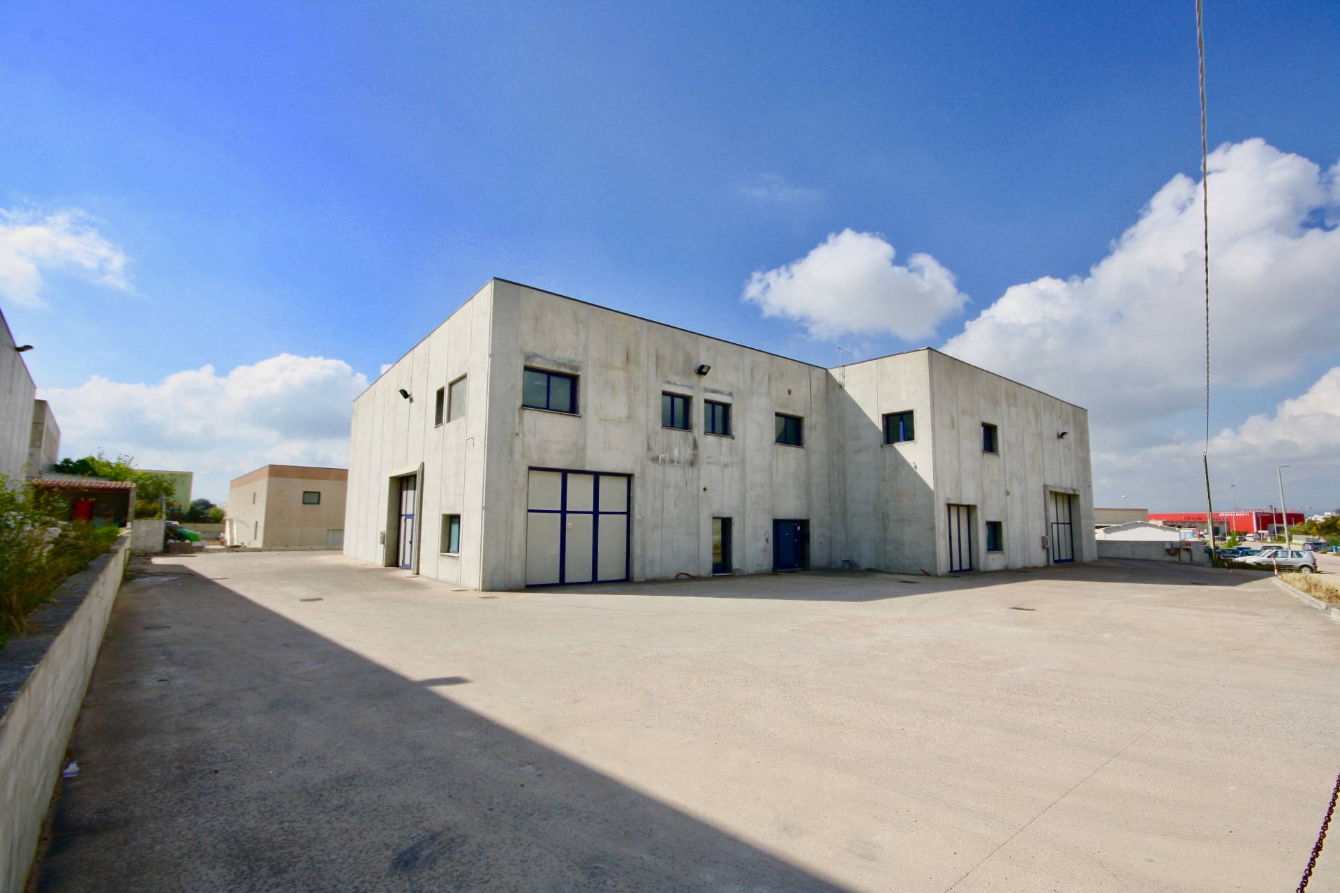 Capannone industriale in vendita a Olbia, Olbia citt