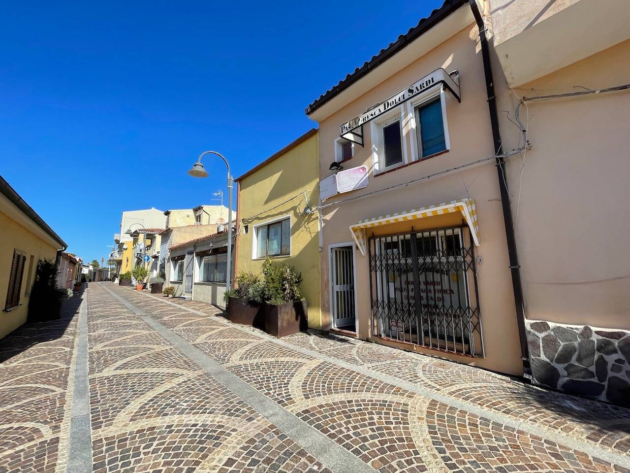 Locale commerciale in vendita a Golfo Aranci