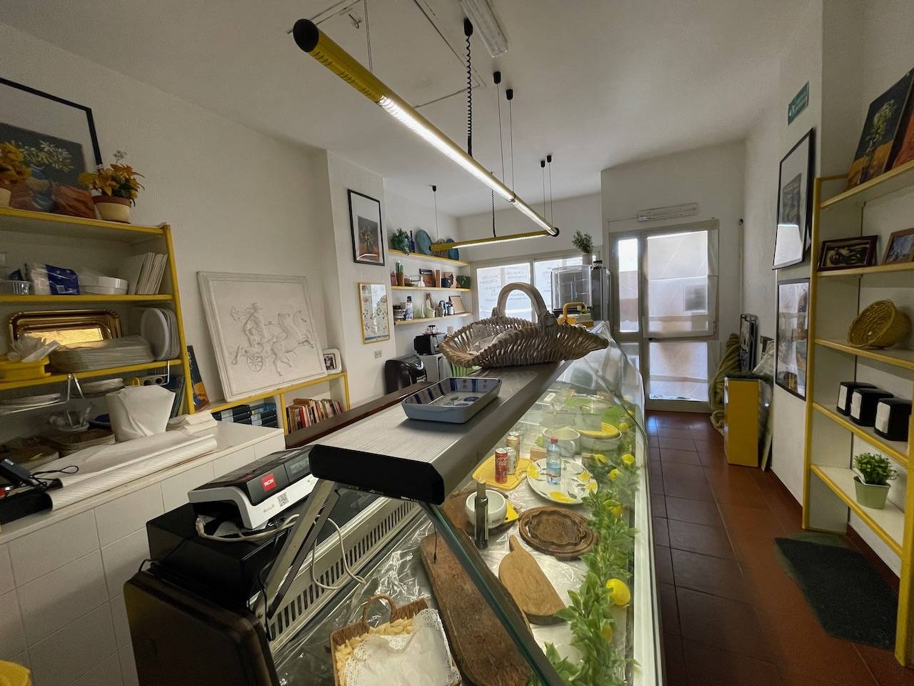 Locale commerciale in vendita a Golfo Aranci