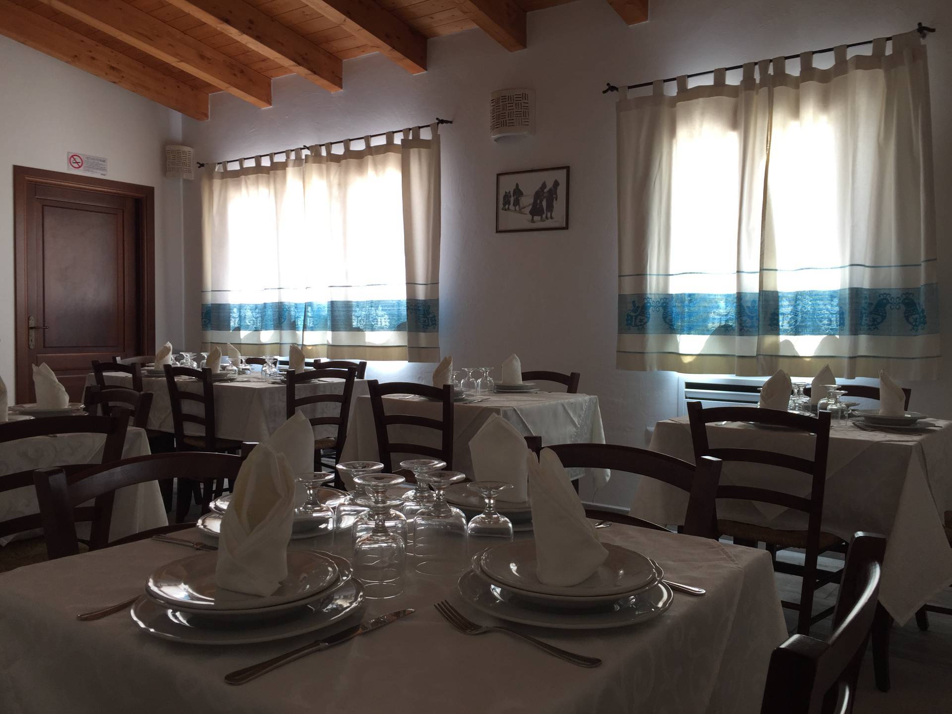 Attivit commerciale in vendita a Arzachena, PAESE