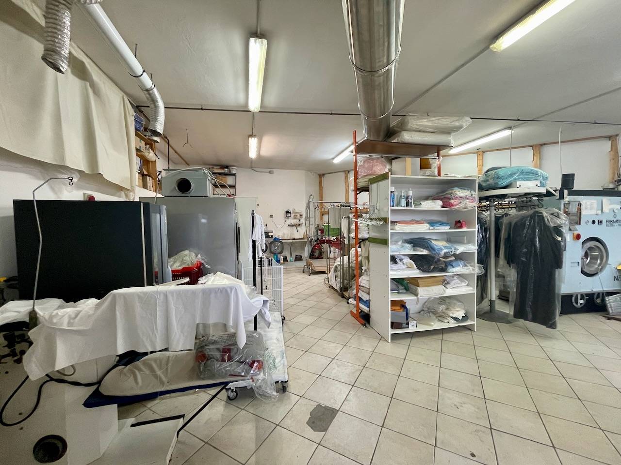 Locale commerciale in vendita a Arzachena, Cannigione