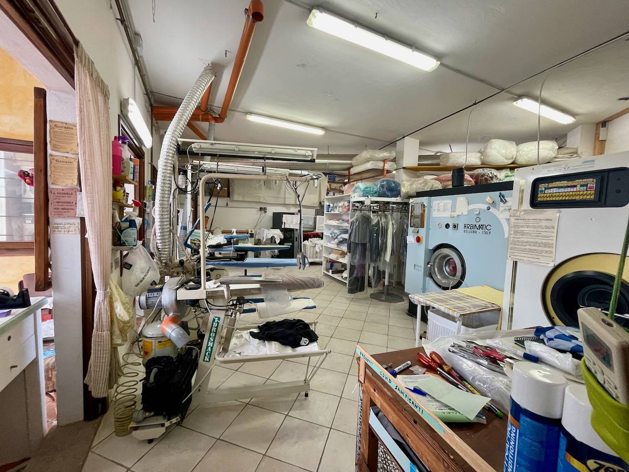 Locale commerciale in vendita a Arzachena, Cannigione