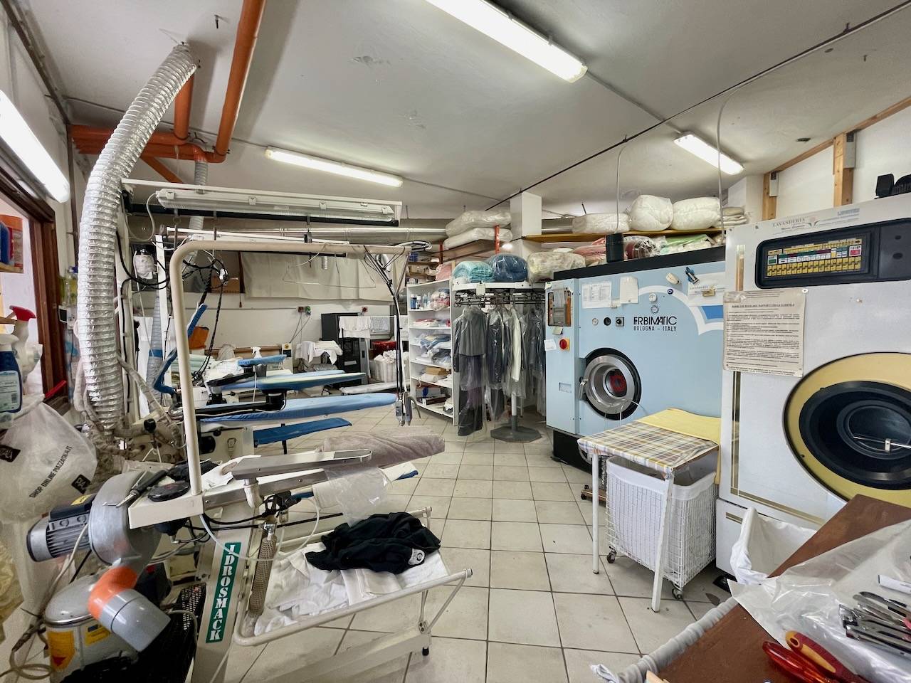 Locale commerciale in vendita a Arzachena, Cannigione
