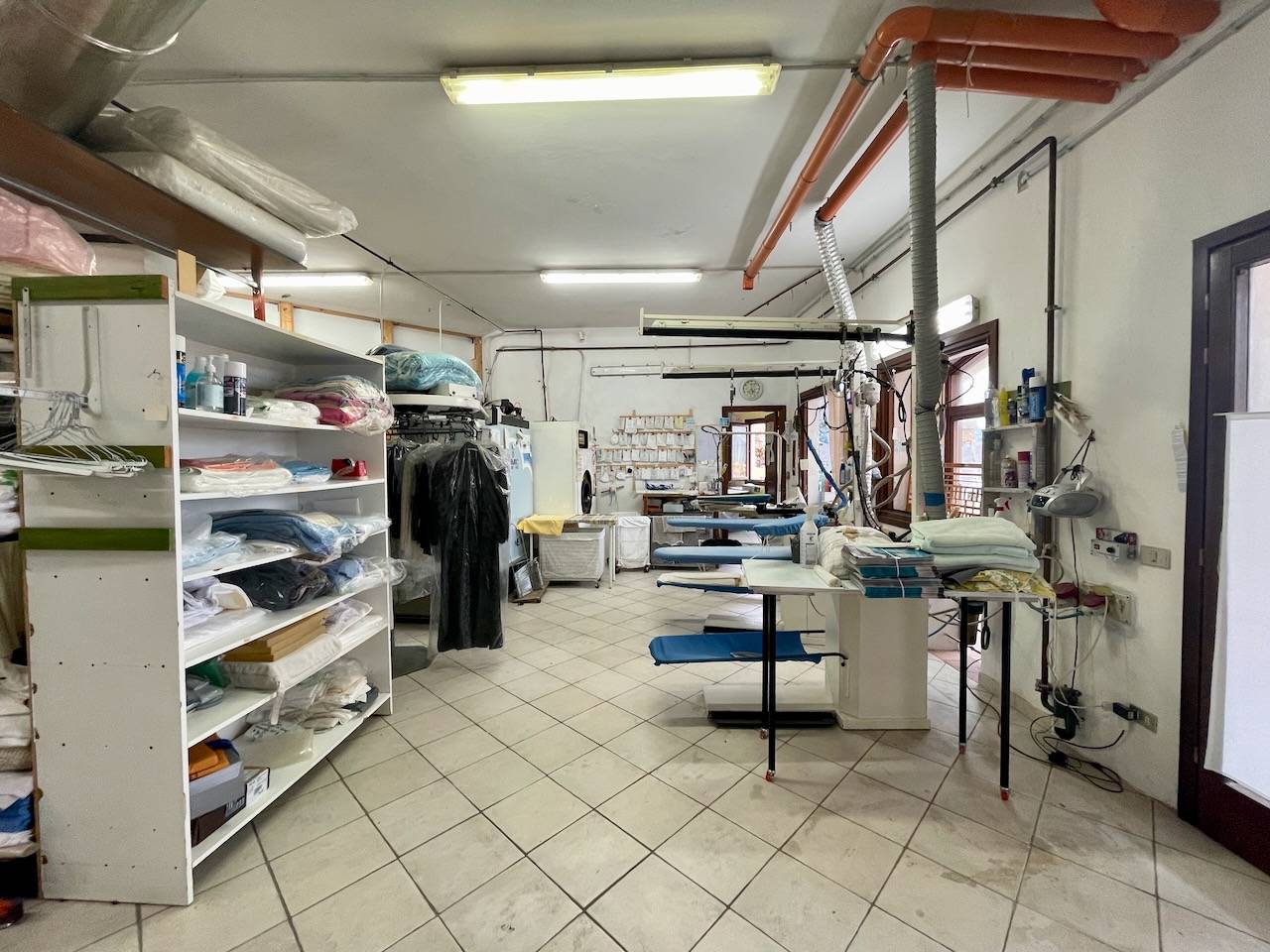 Locale commerciale in vendita a Arzachena, Cannigione