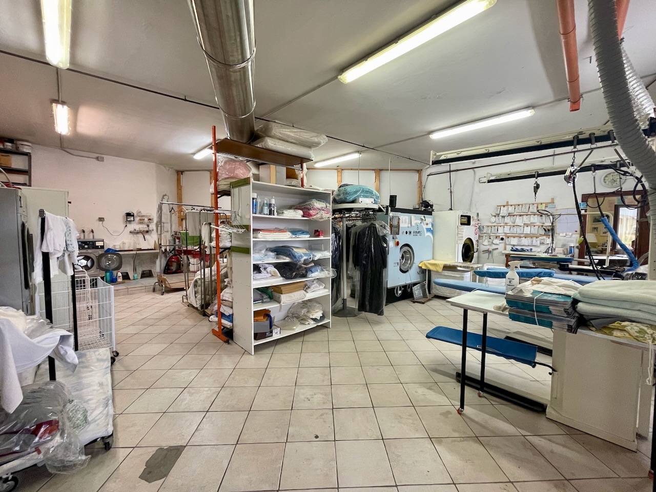 Locale commerciale in vendita a Arzachena, Cannigione