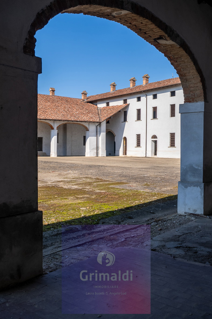 Stabile/Palazzo con box doppio a Grumello Cremonese ed Uniti