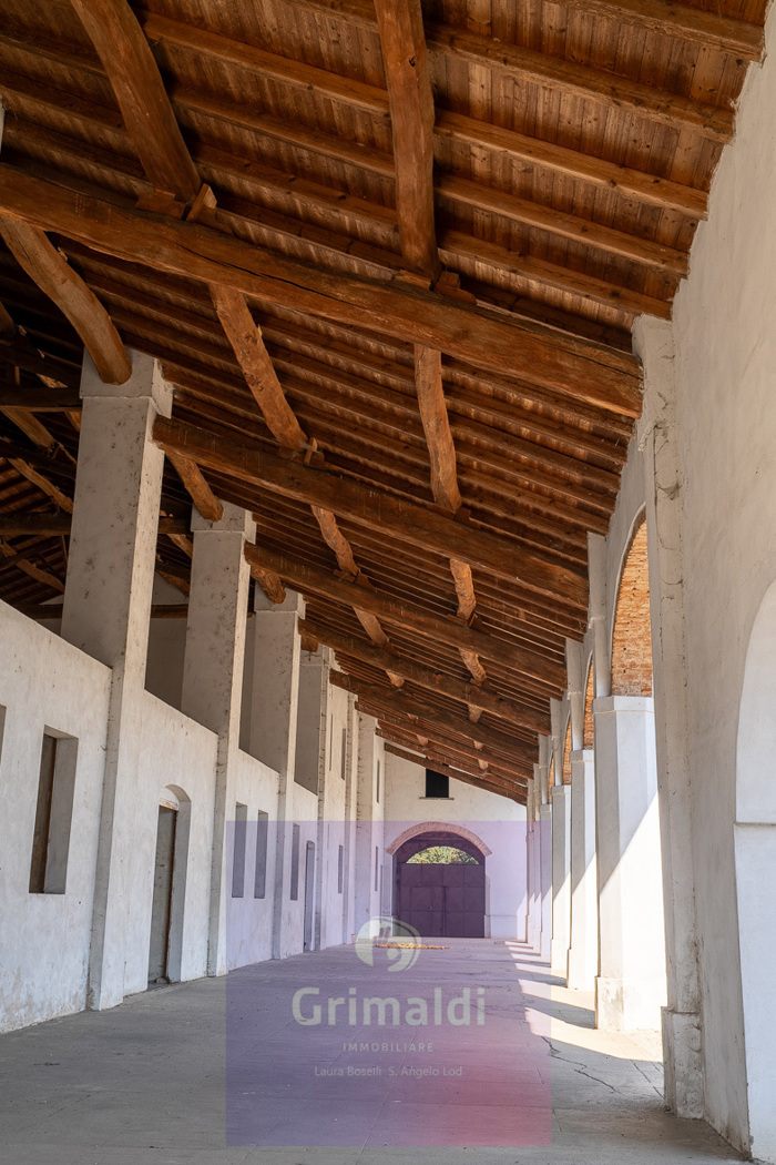 Stabile/Palazzo con box doppio a Grumello Cremonese ed Uniti