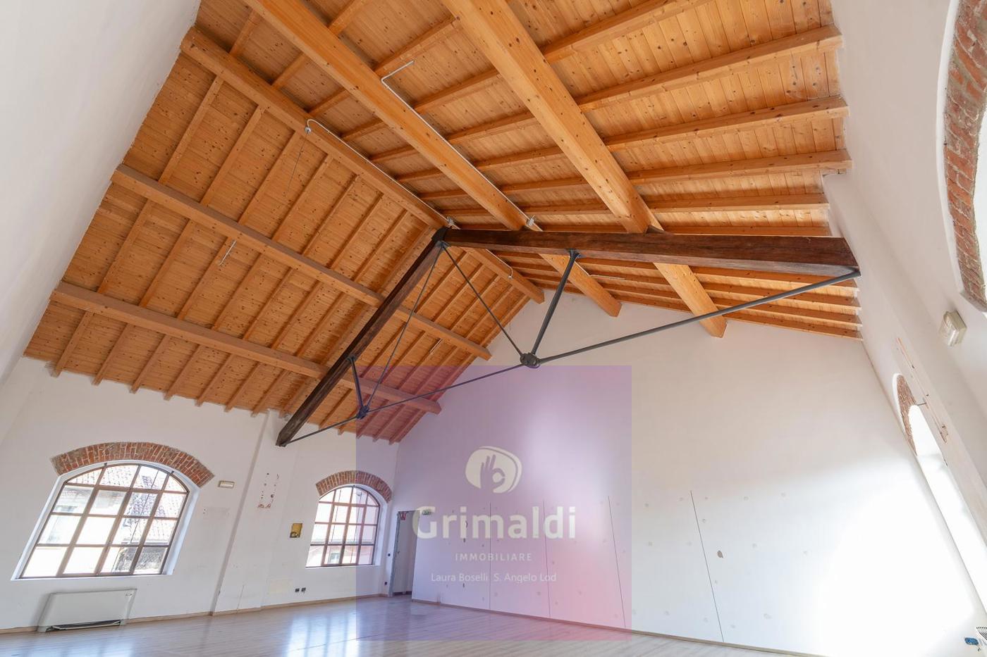 Locale commerciale in affitto a Sant'Angelo Lodigiano