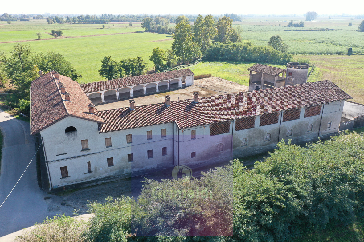 Stabile/Palazzo con box doppio a Grumello Cremonese ed Uniti
