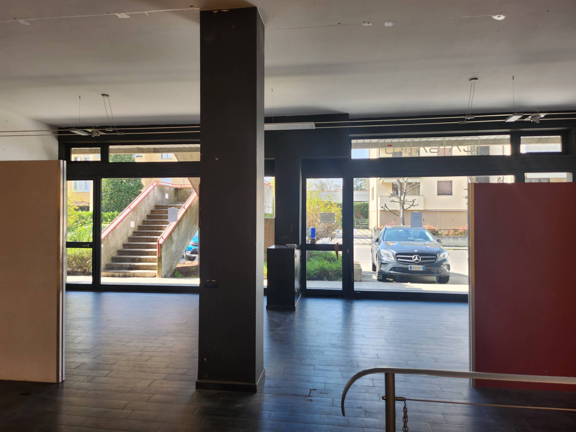 Locale commerciale in vendita a Sassuolo, Parco