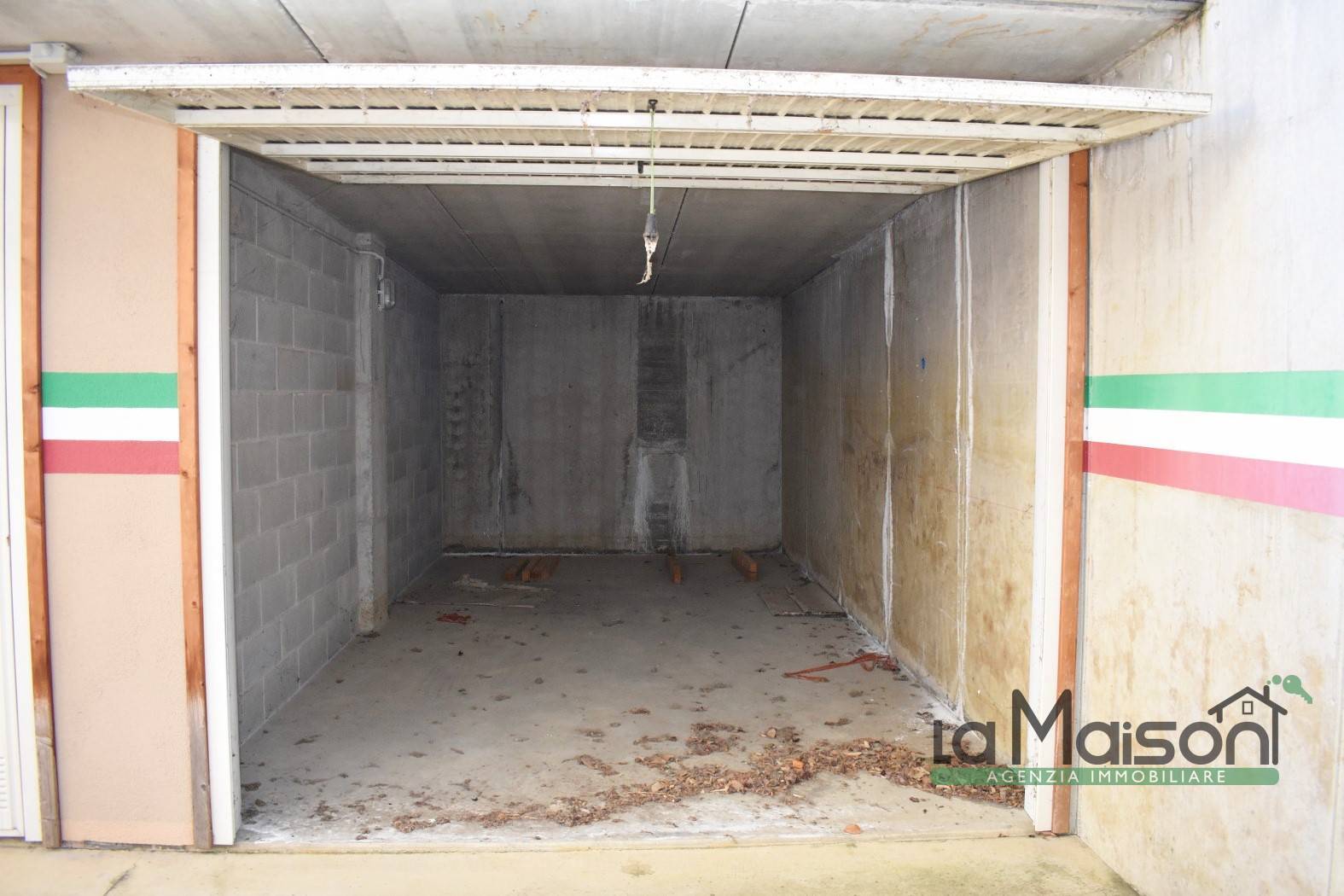 Box o garage in vendita a Ivrea