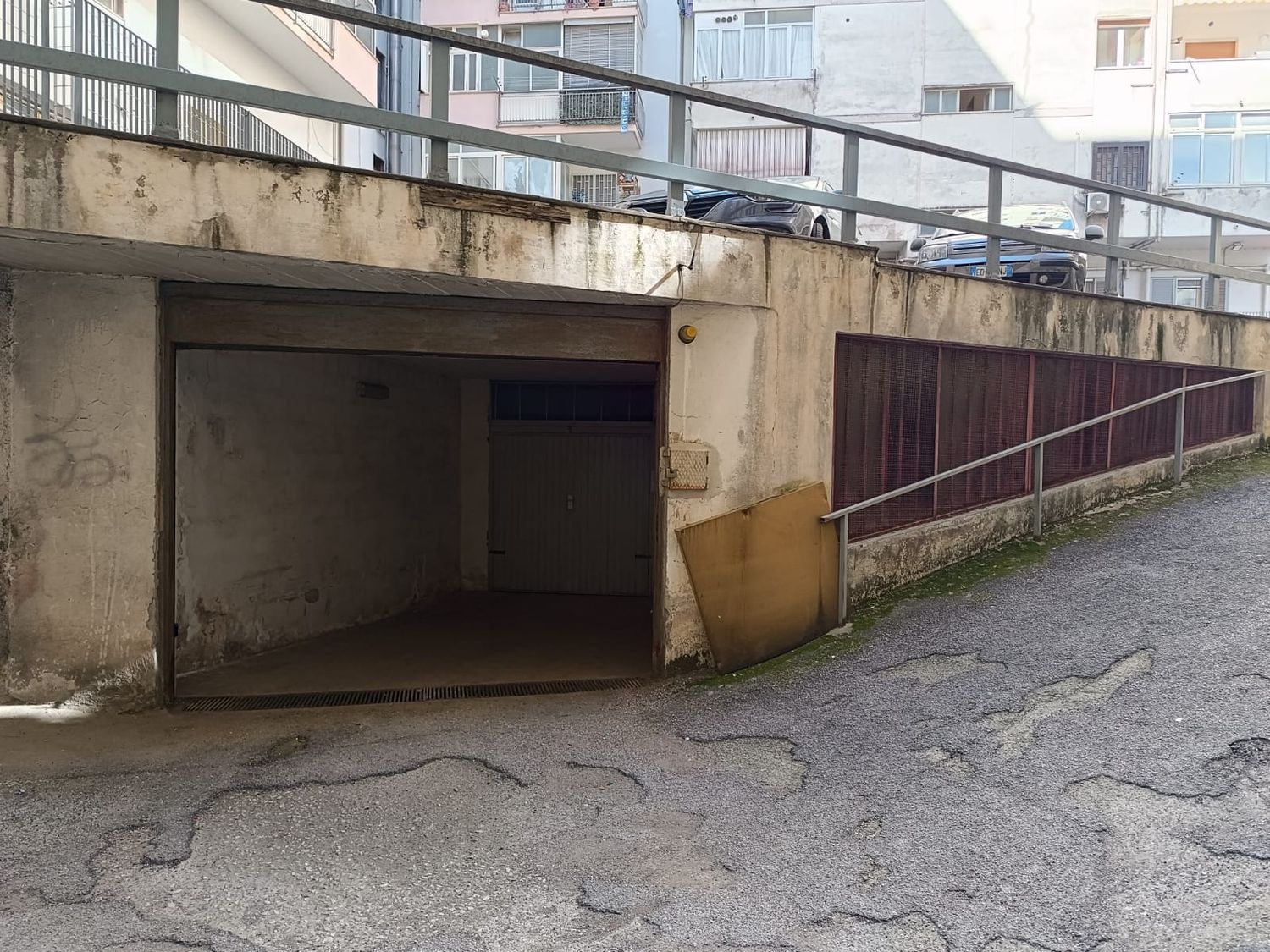 Box/Garage 16mq in vendita in via via adolfo omodeo 14, Napoli