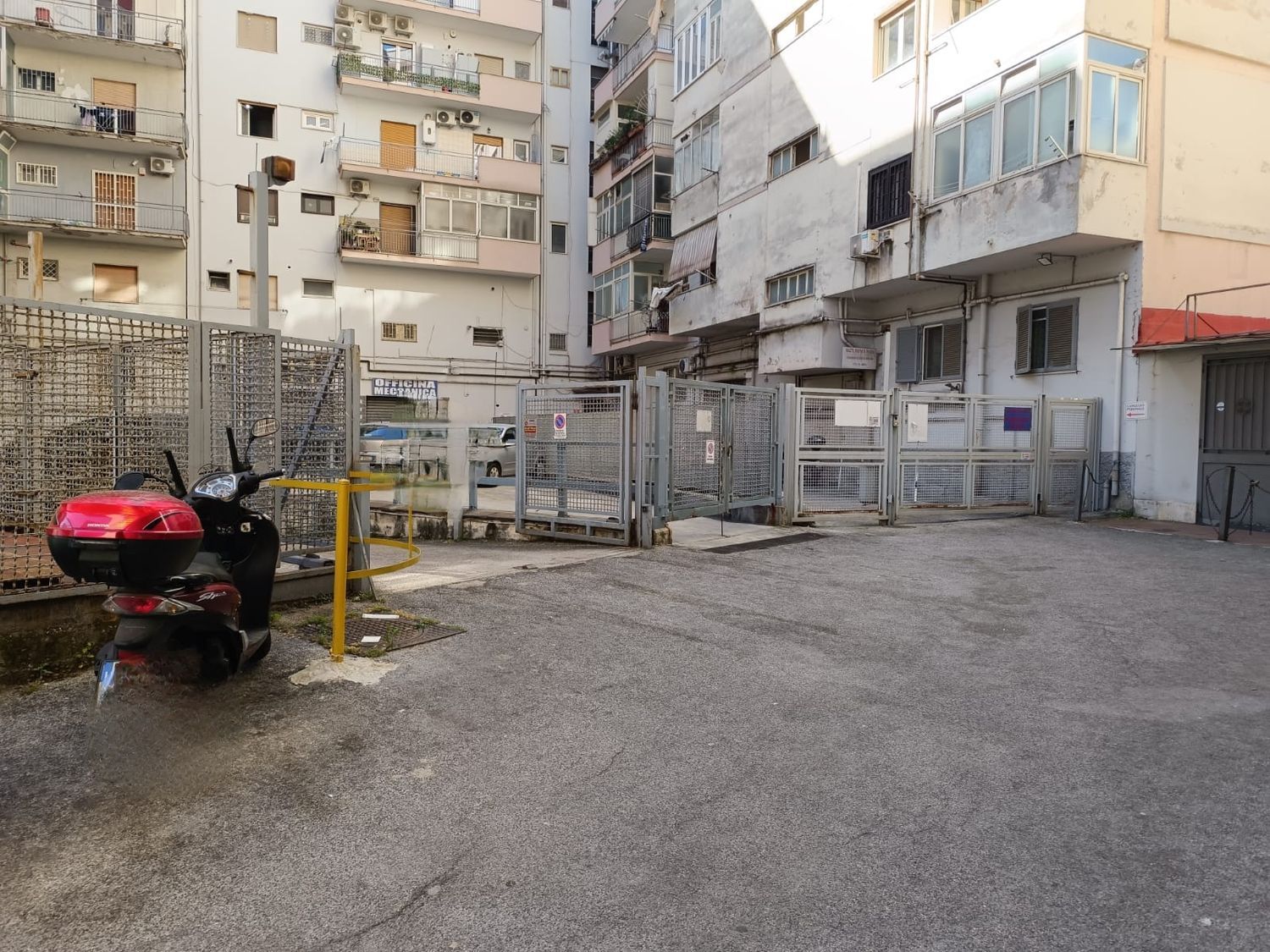 Box/Garage 16mq in vendita in via via adolfo omodeo 14, Napoli