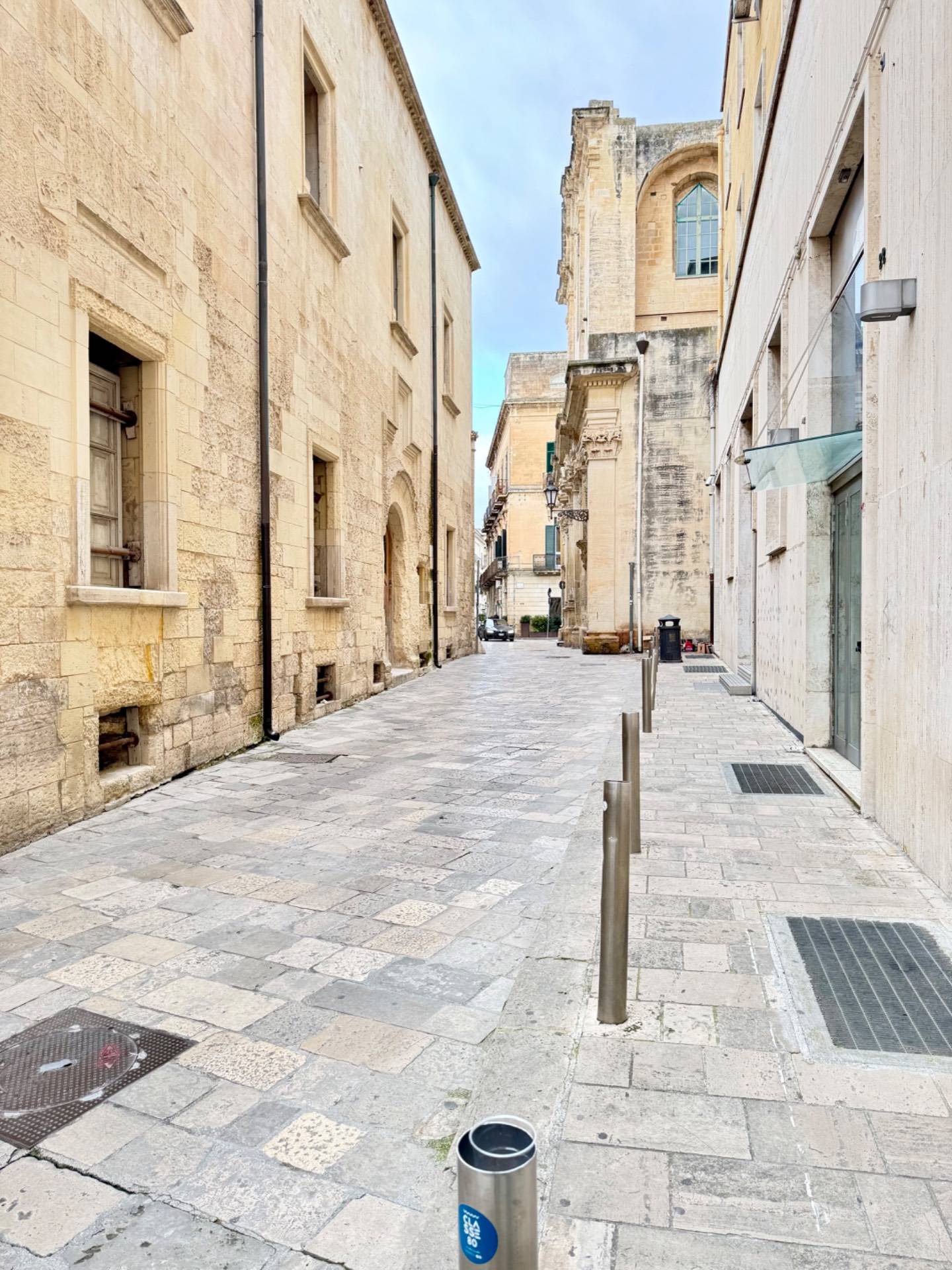 Locale commerciale in vendita a Lecce, Centro storico
