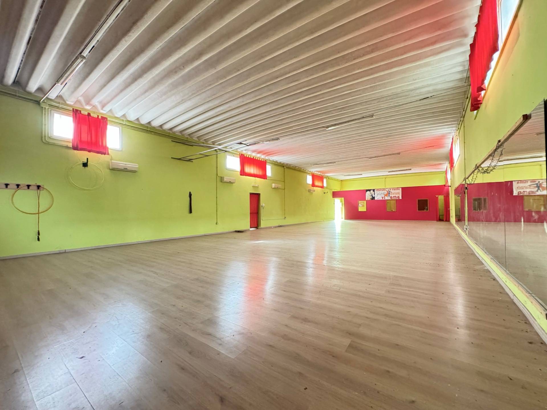 Capannone in vendita a Lecce