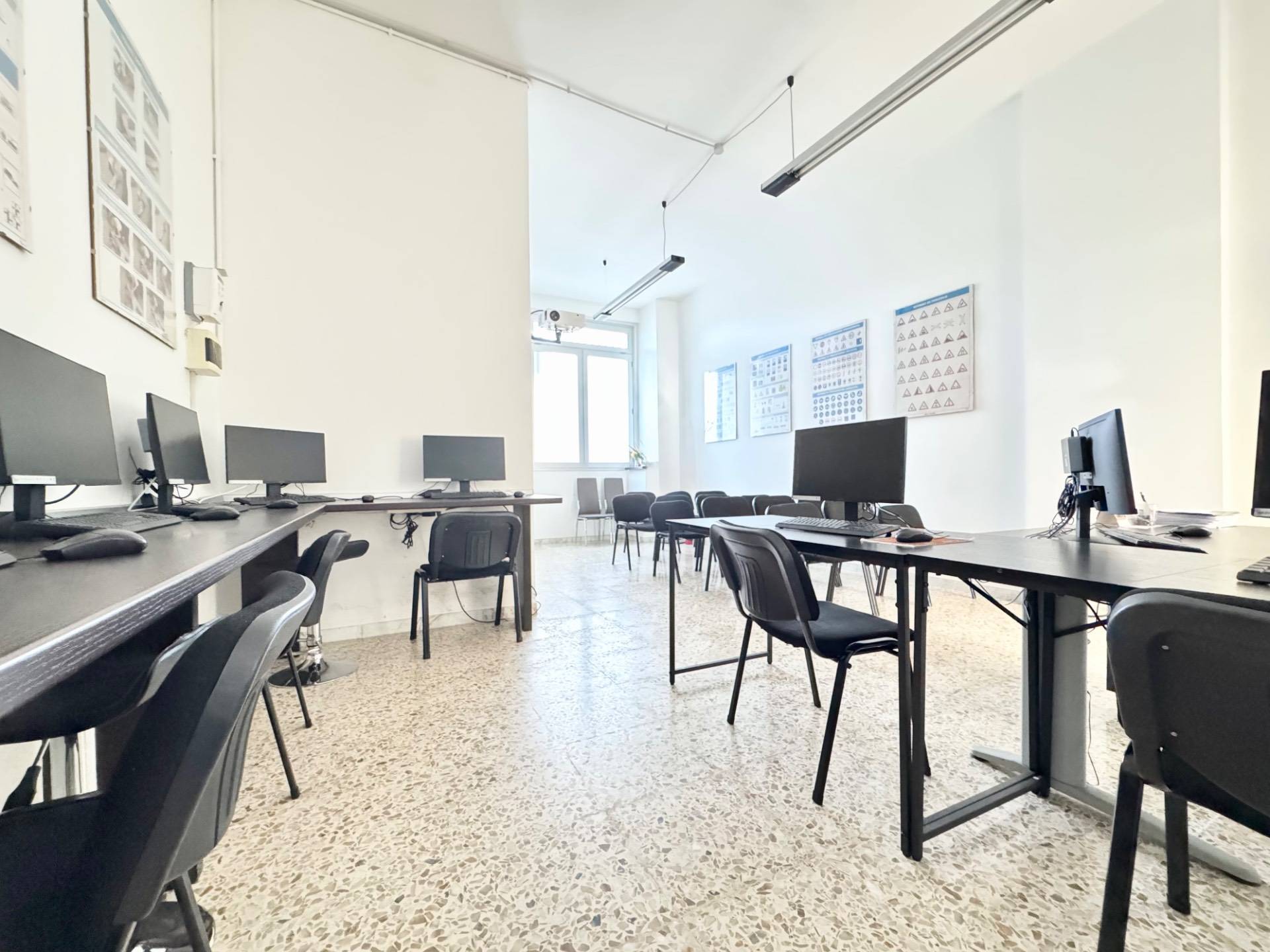 Locale commerciale in vendita a Lecce