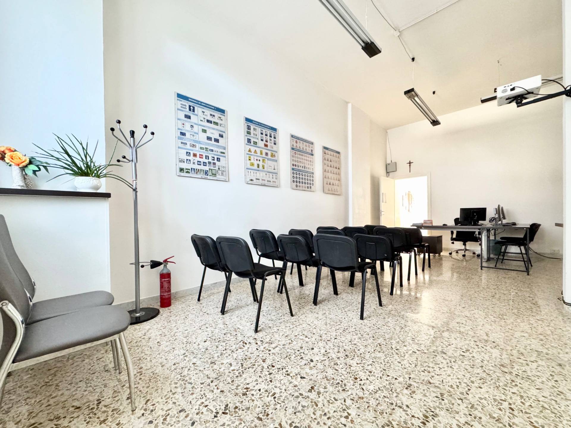 Locale commerciale in vendita a Lecce