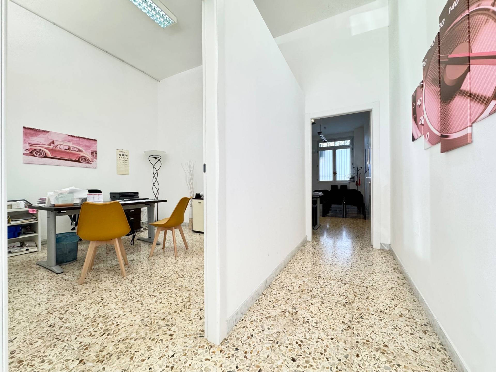 Locale commerciale in vendita a Lecce