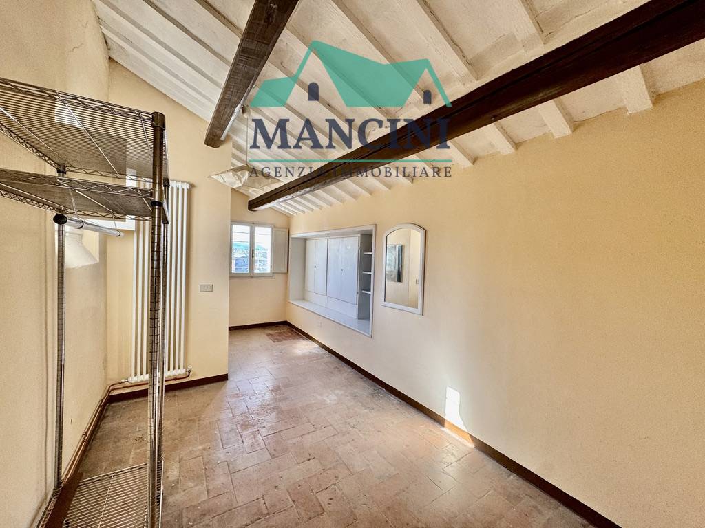 Appartamento in affitto a Jesi, centro zona alta