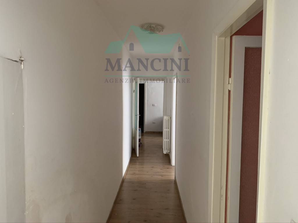 Appartamento in vendita a Jesi, centro zona alta