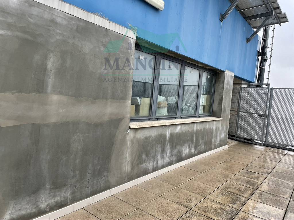 Locale commerciale in affitto a Jesi, periferia ovest