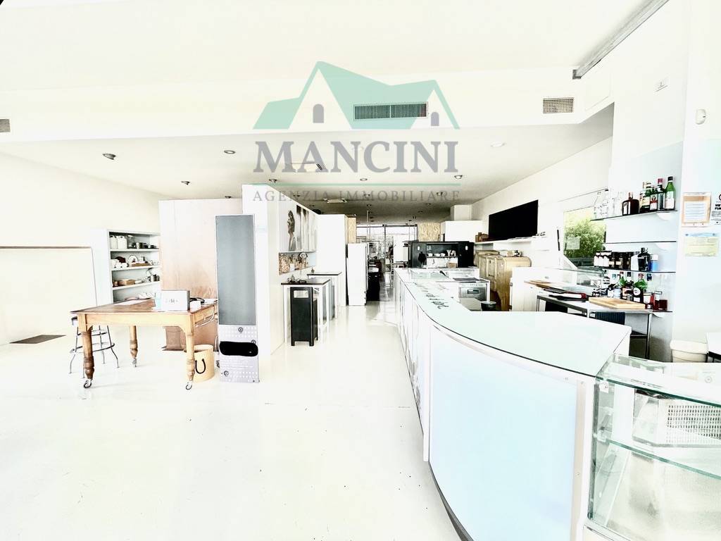 Attivit commerciale in affitto a Jesi, Viale Don Minzoni