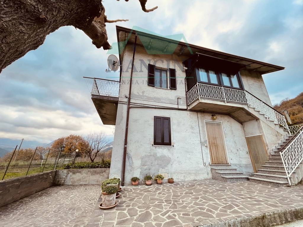 Casa singola in vendita a Serra San Quirico