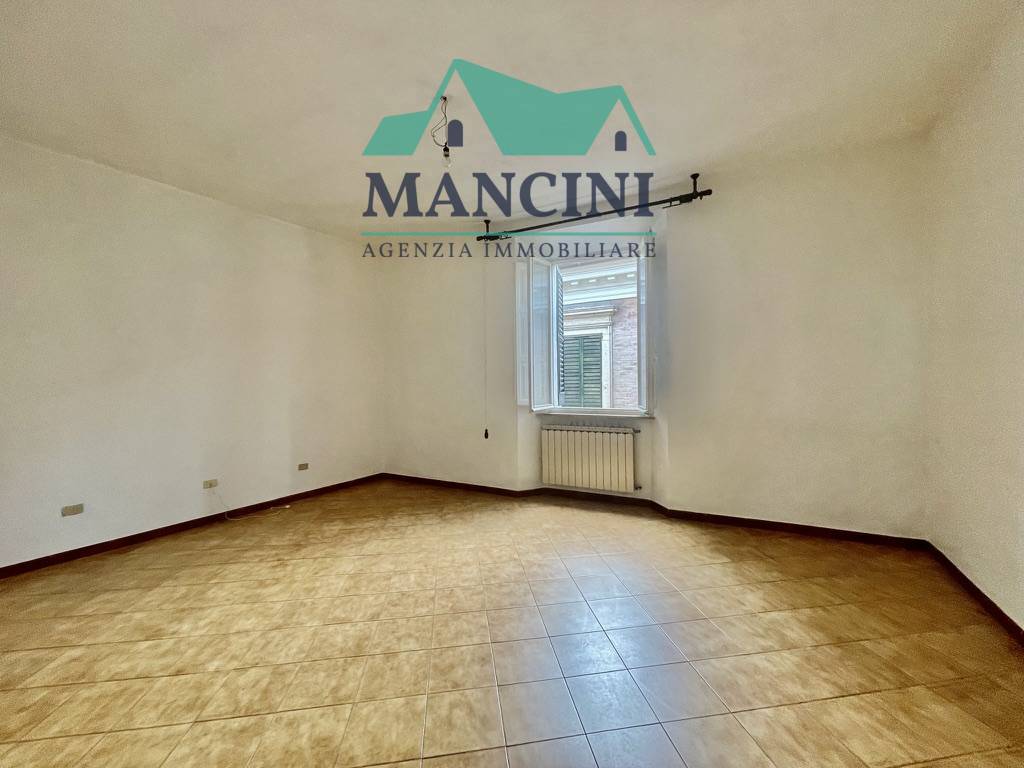 Appartamento in vendita a Jesi, centro zona alta