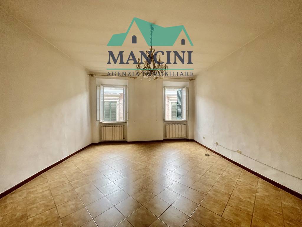Appartamento in vendita a Jesi, centro zona alta