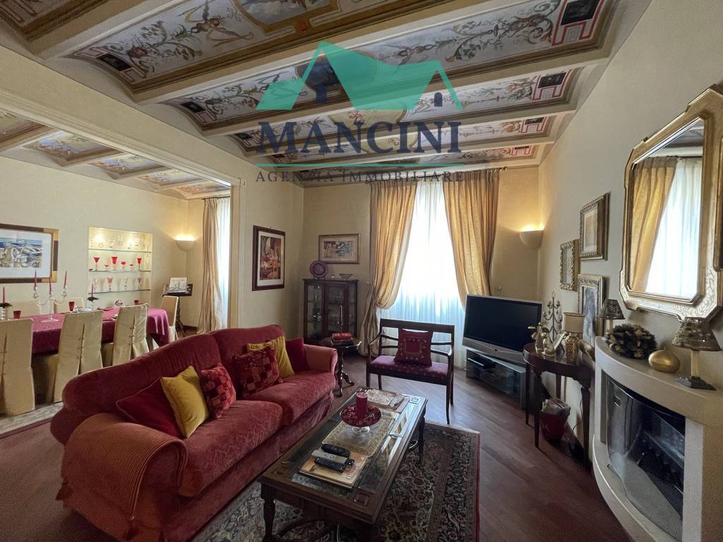 Appartamento in vendita a Jesi, Centro storico