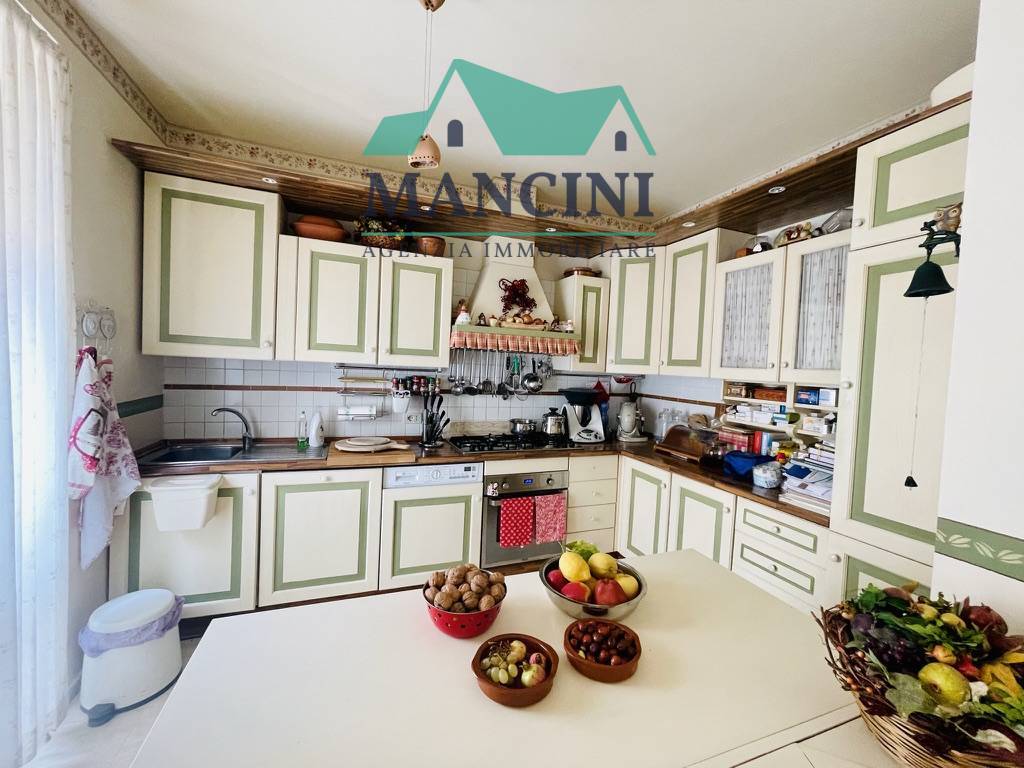 Appartamento in vendita a Jesi, Centro storico