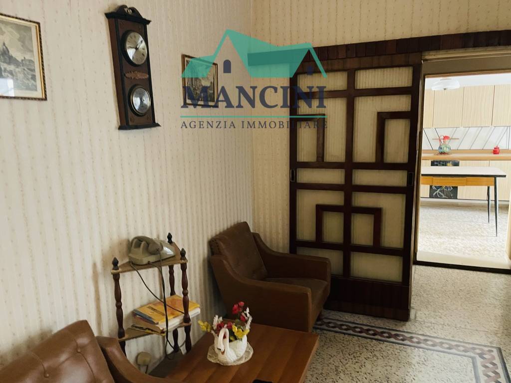 Appartamento in vendita a Jesi, centro zona alta