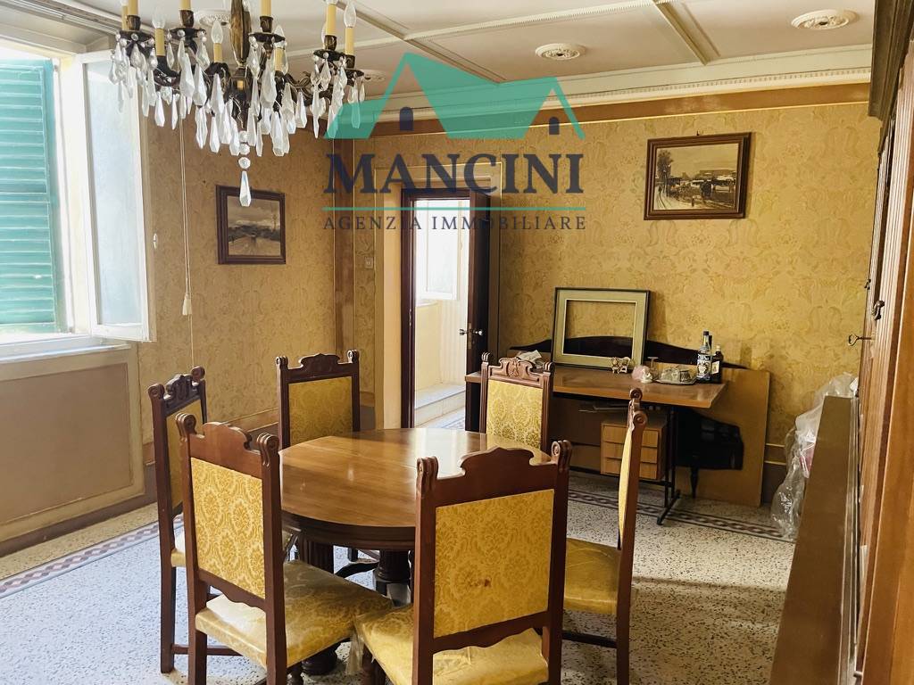 Appartamento in vendita a Jesi, centro zona alta