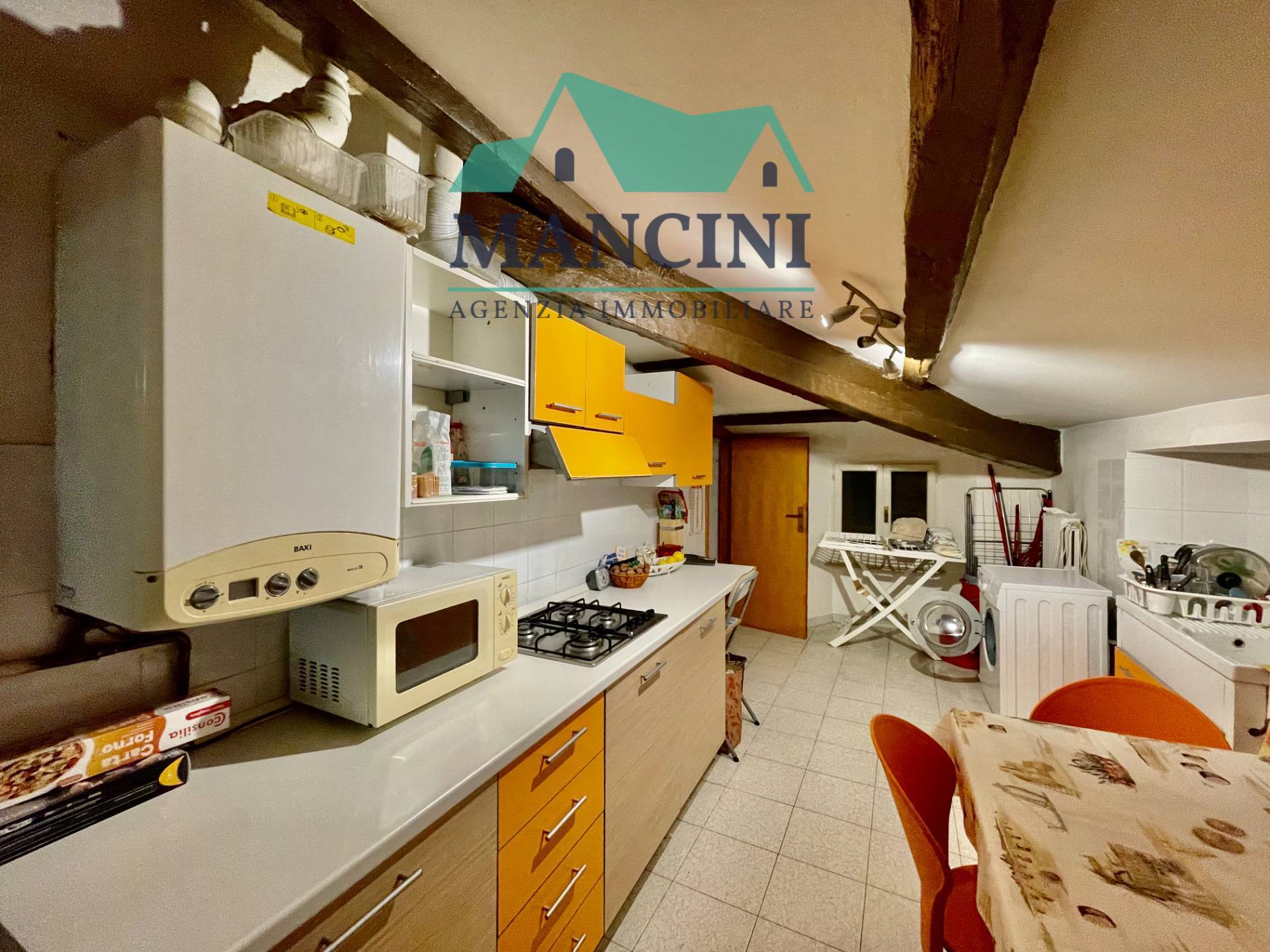 Appartamento in vendita a Jesi, Centro storico