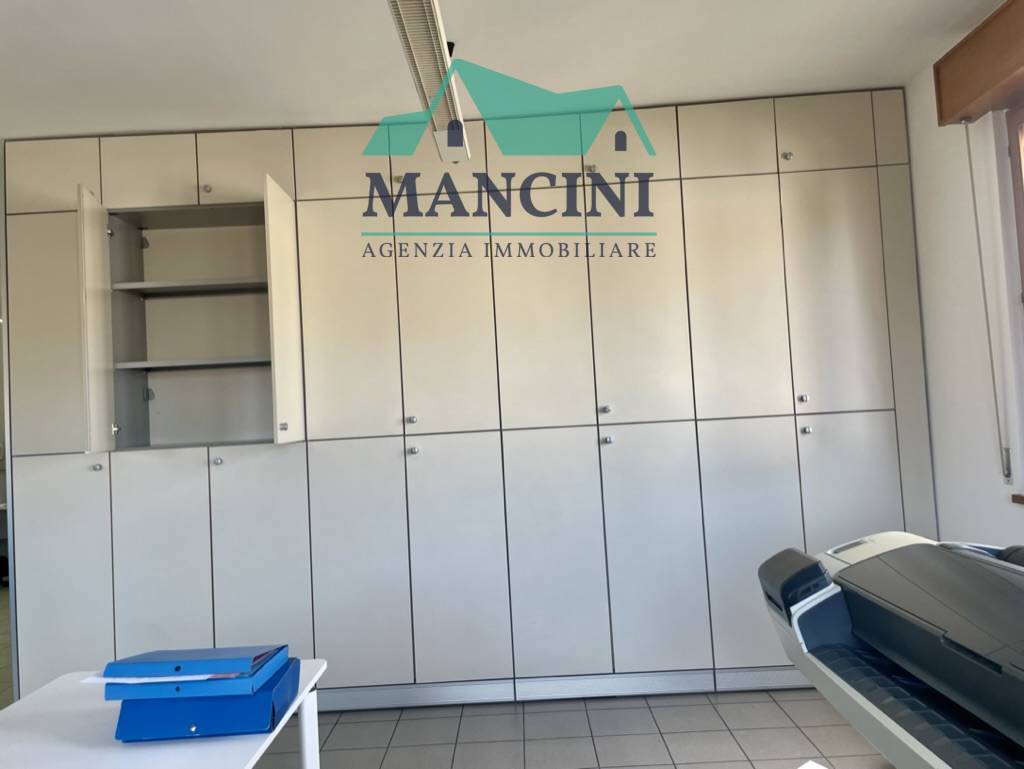 Studio/Ufficio in affitto a Jesi, Verdi