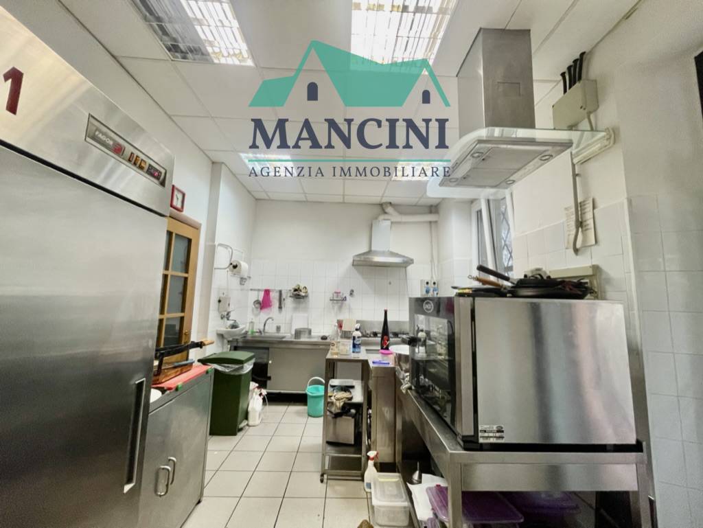 Negozio in affitto a Jesi
