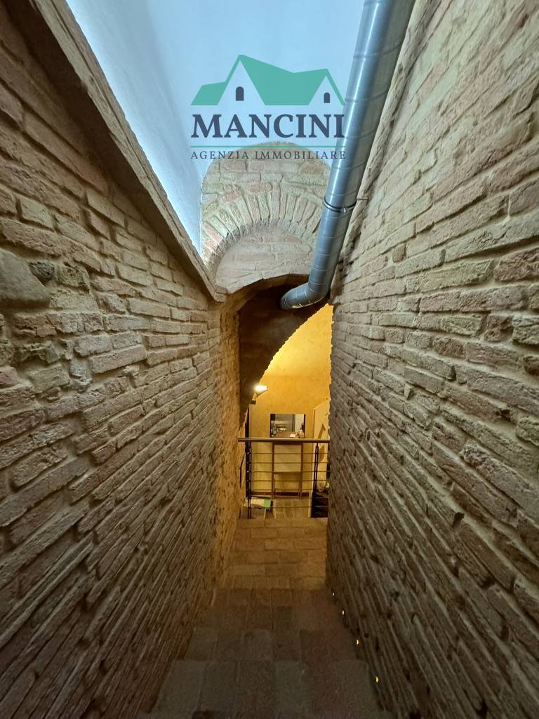 Attivit commerciale in vendita a Jesi, Centro storico