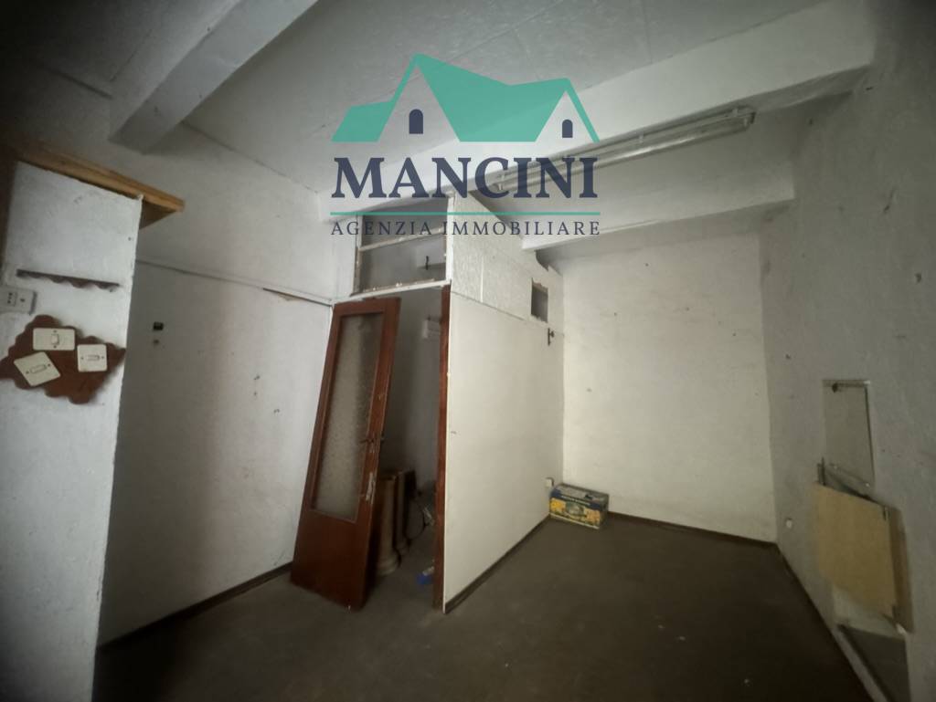 Box o garage in vendita a Jesi