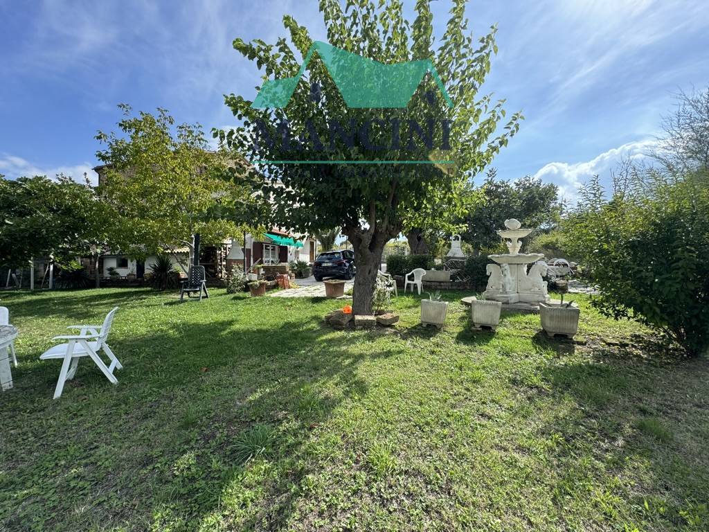 BIFAMILIARE in vendita a Cupramontana