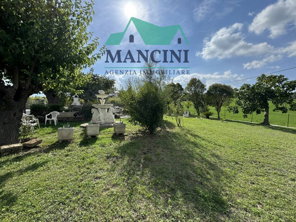 BIFAMILIARE in vendita a Cupramontana