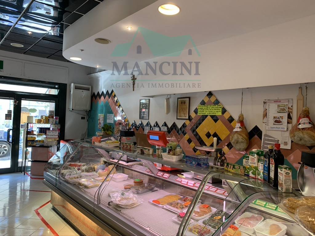Attivit commerciale in vendita a Jesi, centro zona alta