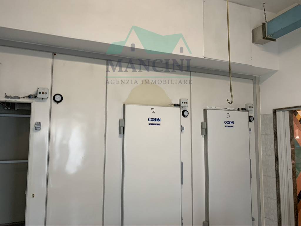 Attivit commerciale in vendita a Jesi, centro zona alta