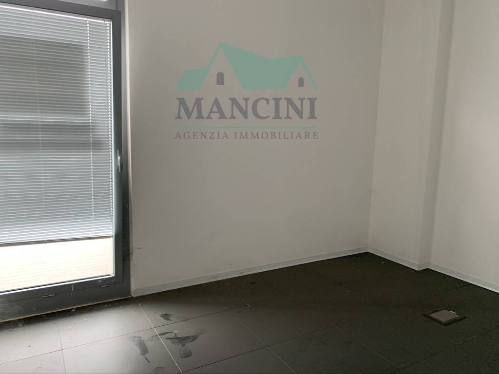 Locale commerciale in vendita a Jesi, Viale Don Minzoni