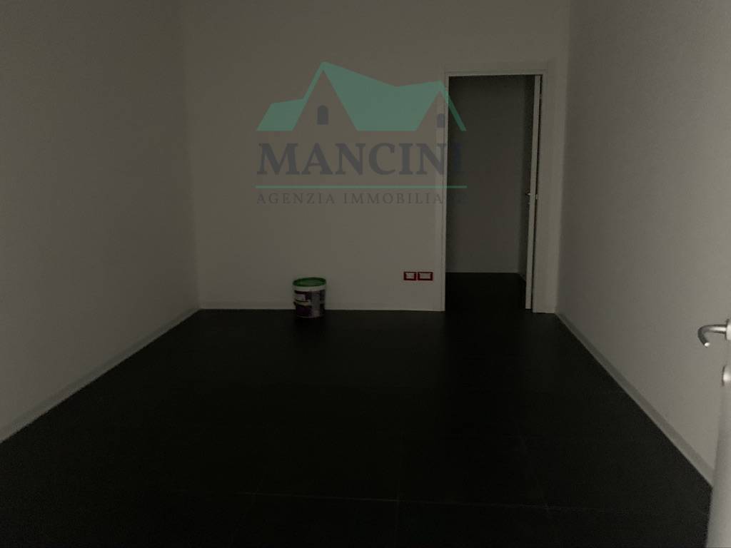 Locale commerciale in vendita a Jesi, Viale Don Minzoni