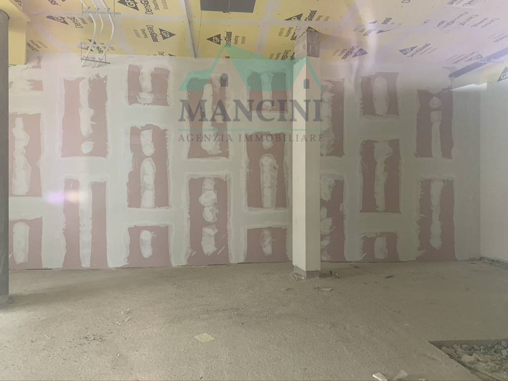 Locale commerciale in vendita a Jesi, Viale Don Minzoni