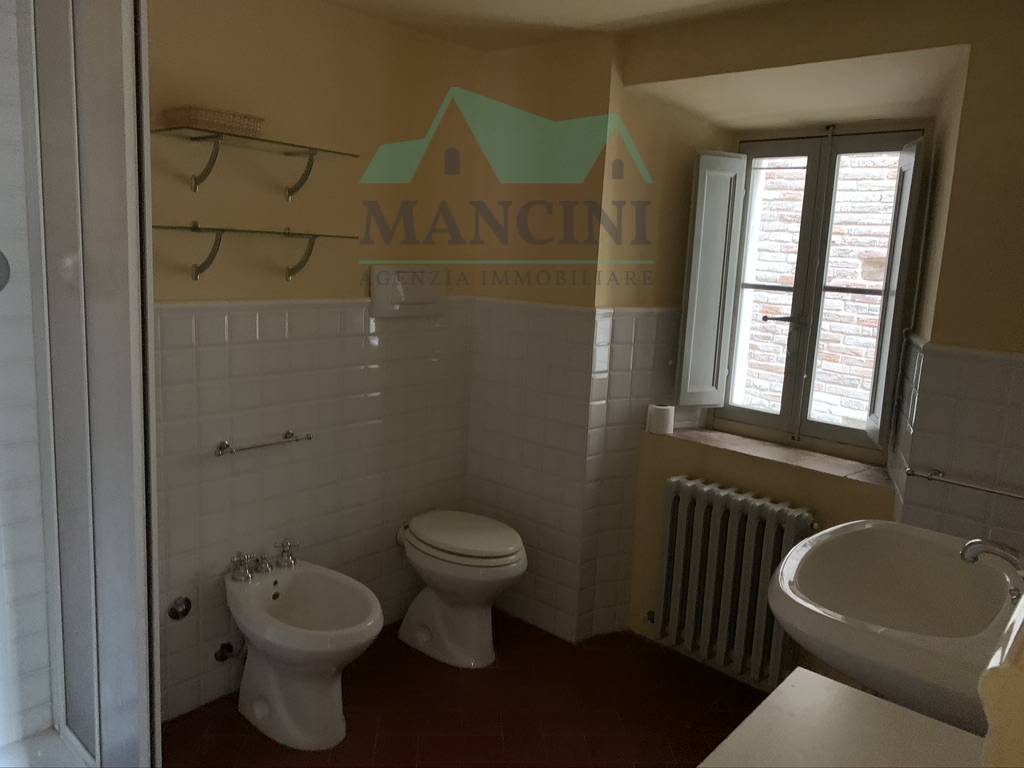 Appartamento in affitto a Jesi, centro zona alta