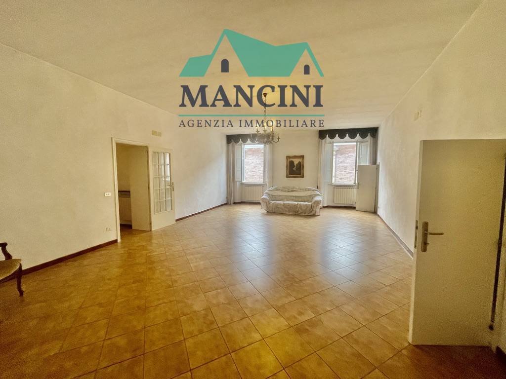 Appartamento in vendita a Jesi, centro zona alta