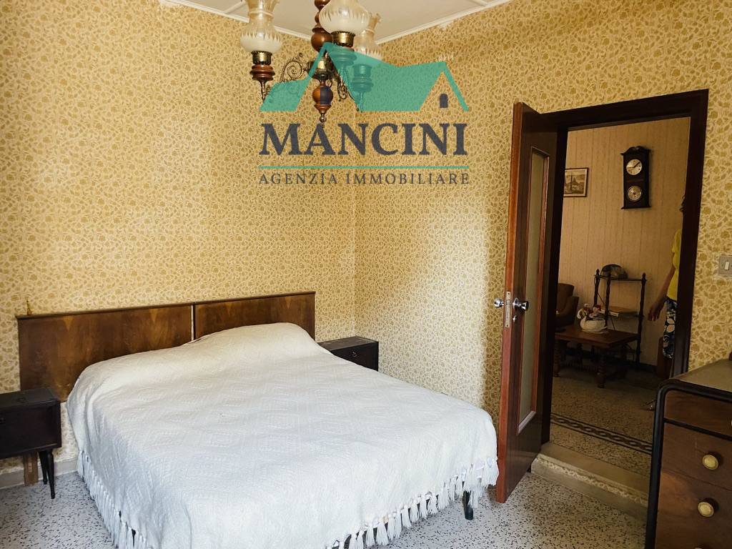 Appartamento in vendita a Jesi, centro zona alta