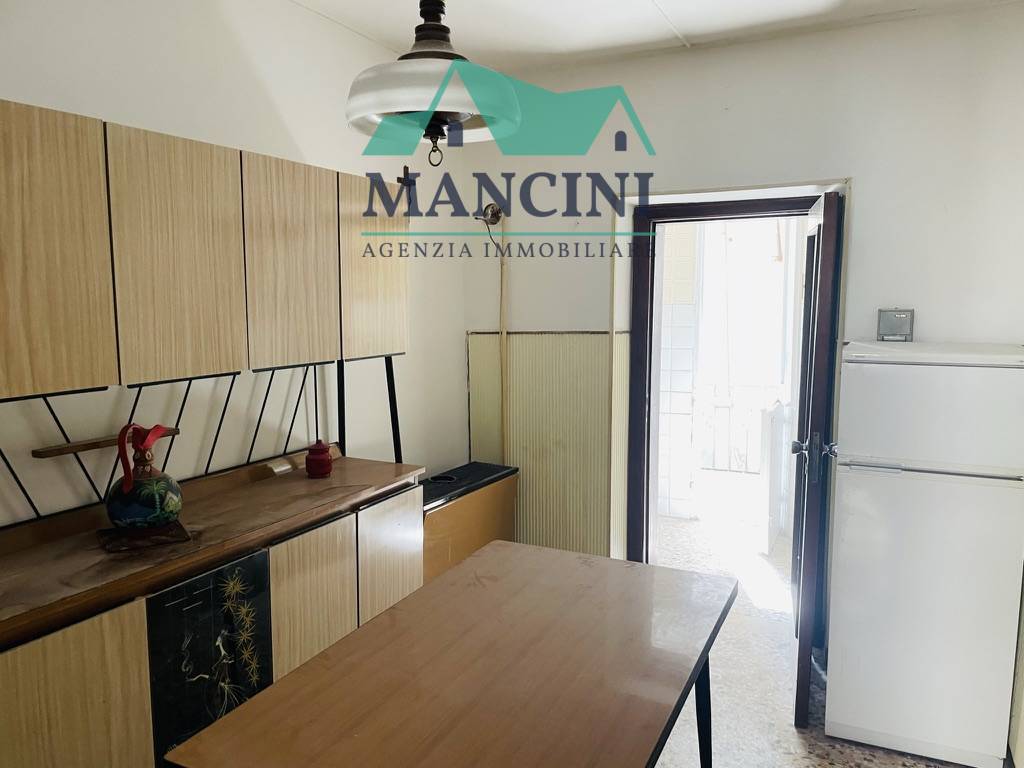 Appartamento in vendita a Jesi, centro zona alta