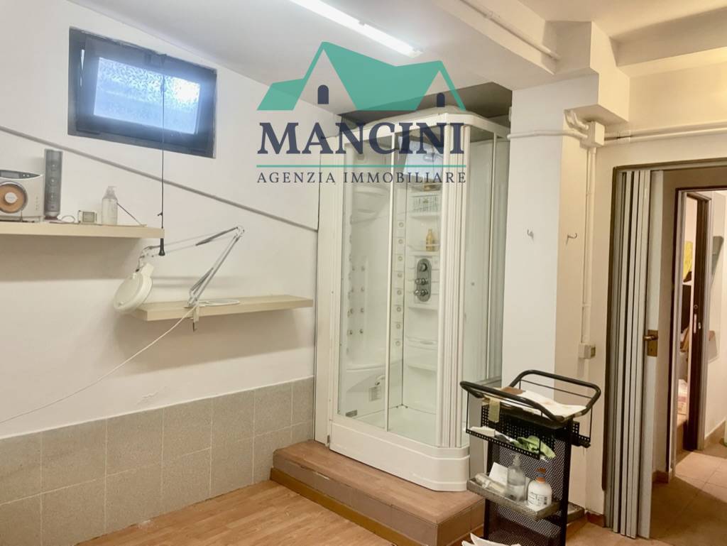 Negozio in affitto a Jesi